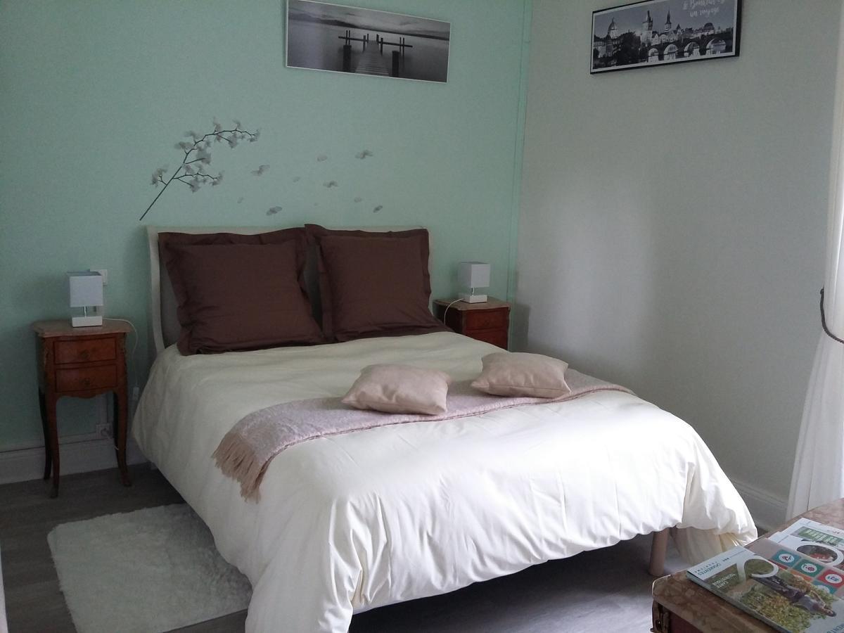 Logis Des Bessons Bed & Breakfast Migron Ngoại thất bức ảnh